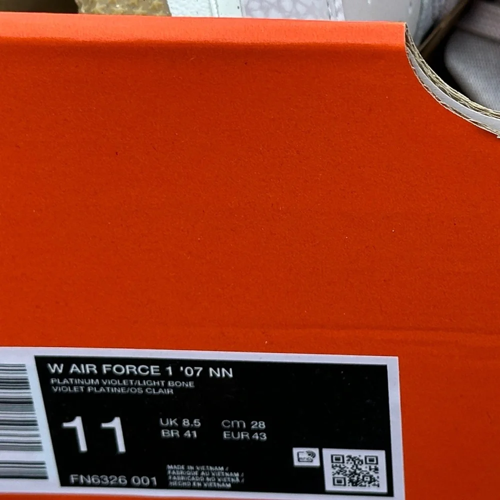 NEW Nike Air Force 1 '07 Casual Sneaker - US Womens 11